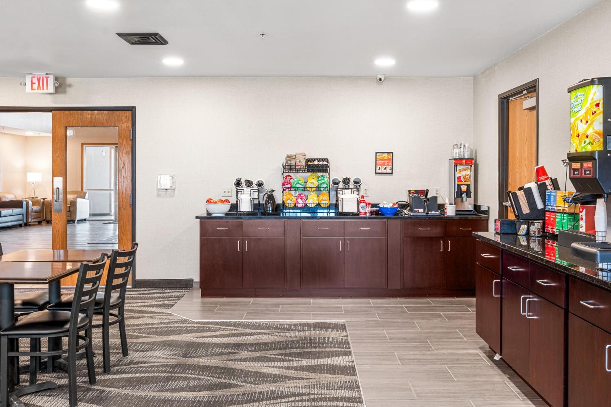 Boarders Inn & Suites By Cobblestone Hotels - Shawano Exterior foto