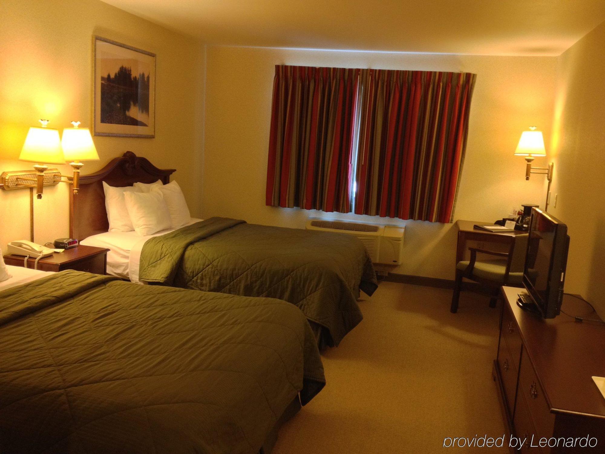 Boarders Inn & Suites By Cobblestone Hotels - Shawano Exterior foto