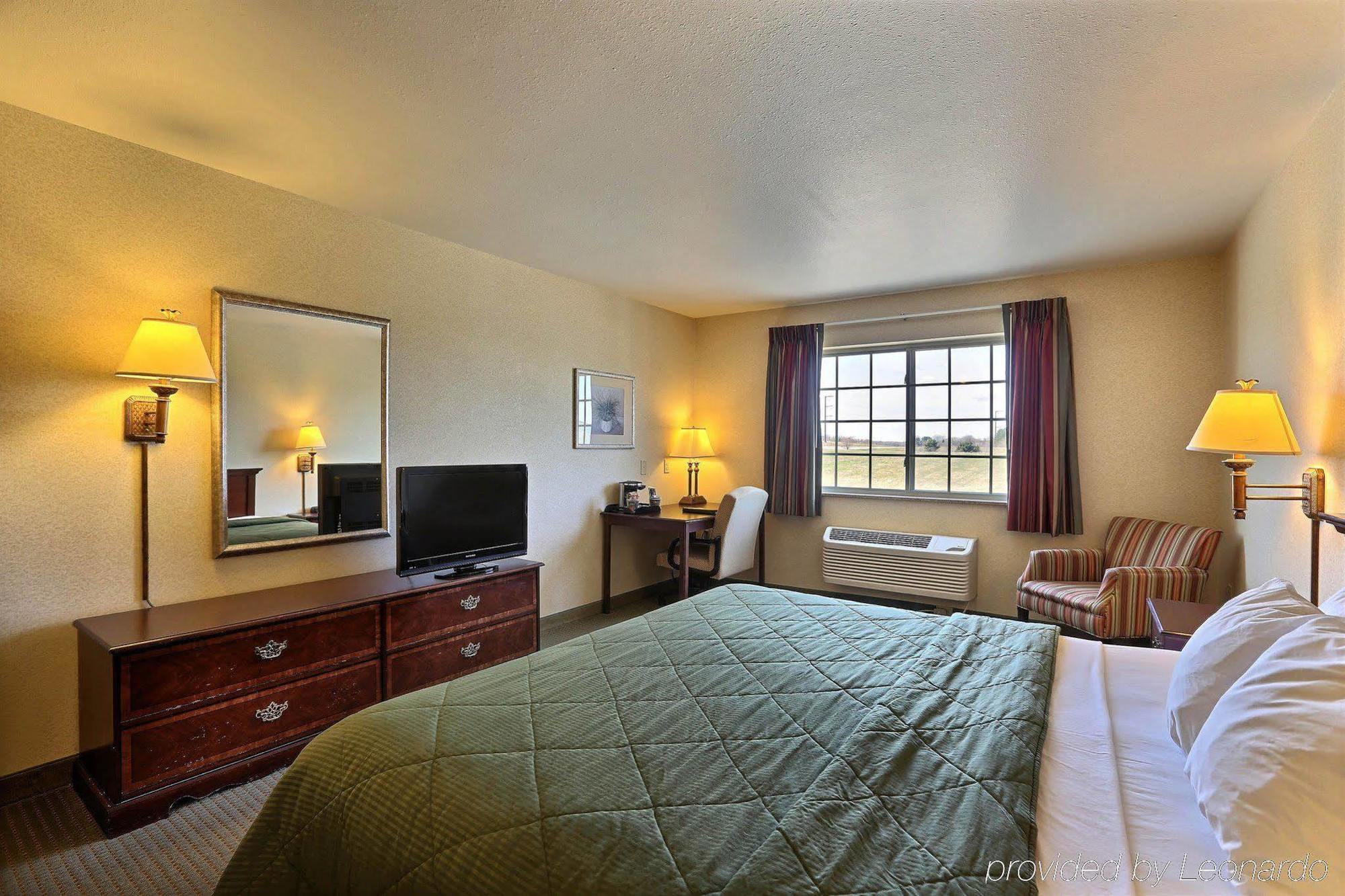 Boarders Inn & Suites By Cobblestone Hotels - Shawano Exterior foto